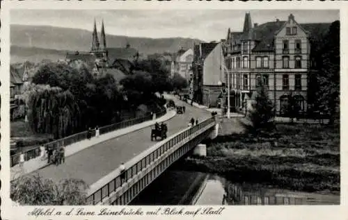 Ak Alfeld an der Leine, Leinebrücke mit Blick auf Stadt