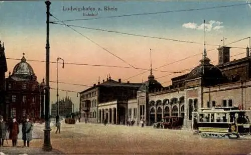 Ak Ludwigshafen am Rhein, Partie am Bahnhof, Straßenbahn