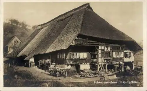 Ak Gutach im Breisgau Schwarzwald, Schwarzwaldhaus im Gutachtal