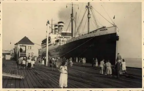 Foto Ak Nordseebad Cuxhaven, Dampfer Deutschland, HAPAG