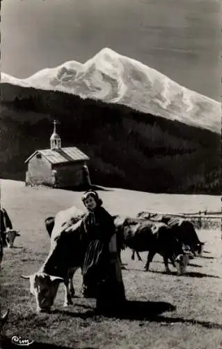 Ak Col des Aravis, Kapelle, Frau, Kühe