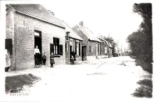 Foto Ak Gellicum Gelderland Niederlande, Menschen, die in Häusern leben