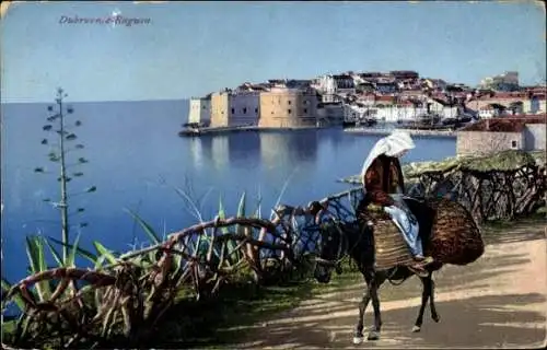 Ak Dubrovnik Kroatien, Dame reitet auf einem Esel, Meer, Körbe, Tracht