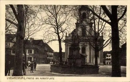 Ak Ludwigsburg, Partie am Marktplatz, Brunnen