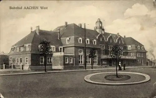 Ak Aachen in Nordrhein Westfalen, Blick auf das Bahnhofsgebäude