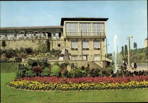 Ak Nordhausen in Thüringen, HO Gaststätte Stadt Terrasse, Springbrunnen, Blumenbeete