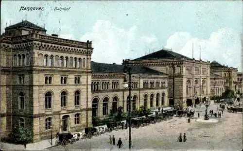 Ak Hannover, Blick zum Bahnhof, Pferdekutschen, Leute