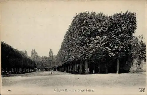 Ak Meulan Yvelines, La Place Juillet