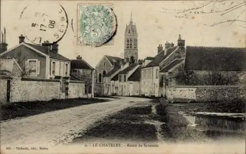 Ak Le Chatelet en Brie Seine et Marne, Straße nach Saveteux, Kirchturm