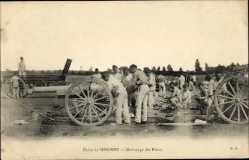 Ak Sissonne Aisne, Camp de Sissonne, Nettoyage des Pieces