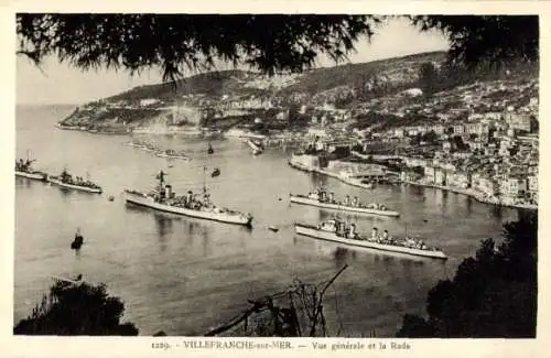 Ak Villefranche sur Mer Alpes Maritimes, Gesamtansicht, Reede, Kriegsschiffe