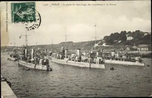 Ak Brest Finistère, Hafen mit Torpedobooten