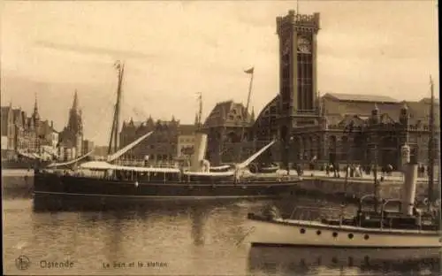 Ak Oostende Ostende Westflandern, Hafen mit Schiffen, Bahnhof und Kirchturm