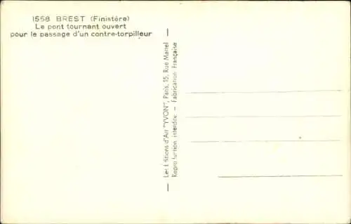 Ak Brest Finistère, Ein Zerstörer passiert die offene Drehbrücke