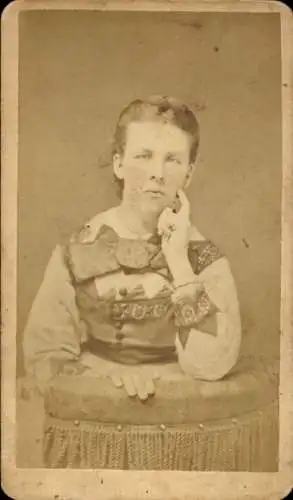 CdV Portrait einer Frau in Tracht