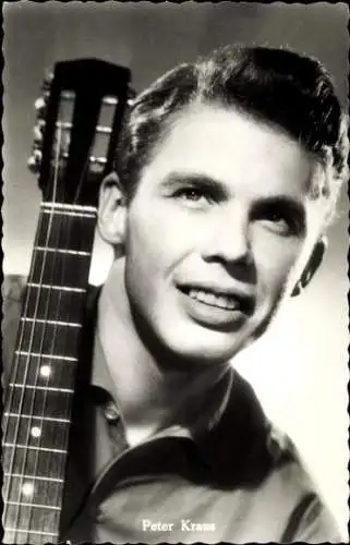 Ak Schauspieler und Sänger Peter Kraus, Gitarre, Portrait