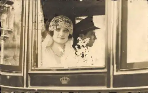 Foto Ak Astrid von Schweden, Prinzessin von Belgien, Hochzeit, Kutsche