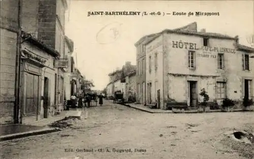 Ak Saint Barthelemy Maine-et-Loire, Hotel Café, Straßenpartie