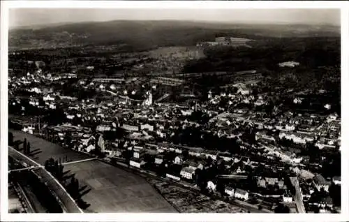 Ak Emmendingen im Breisgau Baden, Emmendingen im Breisgau, aufgenommen vom Flugzeug. - Straße,...