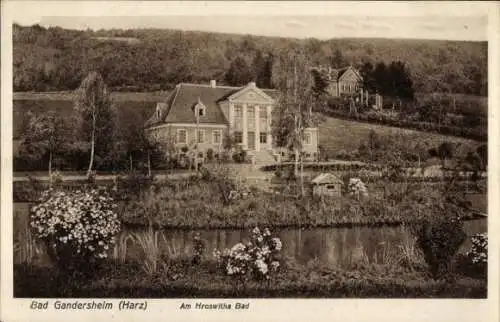 Ak Bad Gandersheim in Niedersachsen, Partie am Hroswitha Bad, Fluss, Wald