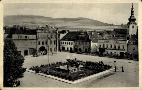 Ak Sušice Schüttenhofen Region Pilsen, Sušice náměstí, Hotel Fialka, Brunnen, Kirche