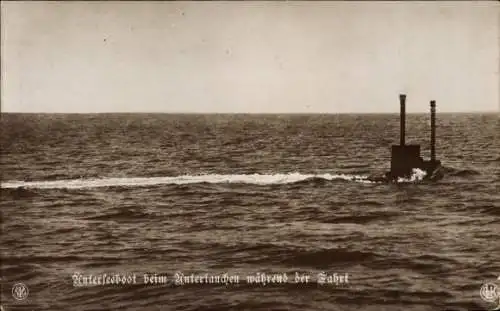 Ak Deutsches Unterseeboot, U-Boot beim Untertauchen während der Fahrt, Kaiserliche Marine, NPG, GLK