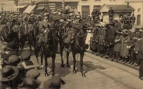 Ak Bruges Brügge Flandern Westflandern, Procession du St. Sang, Militaires ouvrant le Cortège