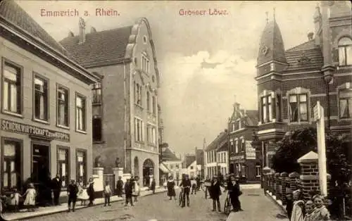 Ak Emmerich am Rhein, Straßenszene mit Menschen, Gasthof Großer Löwe