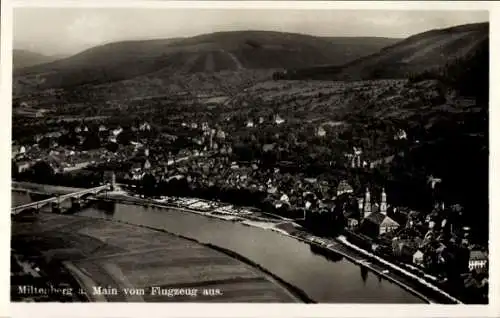 Ak Miltenberg am Main Unterfranken, Miltenberg am Main vom Flugzeug aus. Eine Brücke führt übe...