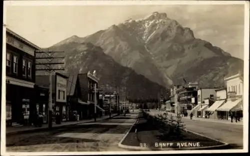 Foto Ak Banff Alberta Kanada, Banff Ave., Berge