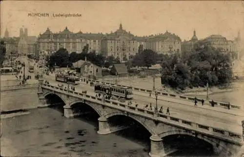 Ak München, Ludwigsbrücke, Straßenbahnen