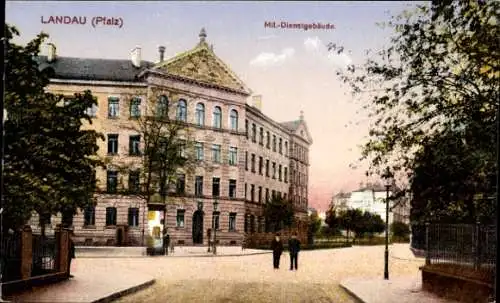 Ak Landau in der Pfalz, Mil.-Dienstgebäude, Straßenansicht, Litfaßsäule, Passanten