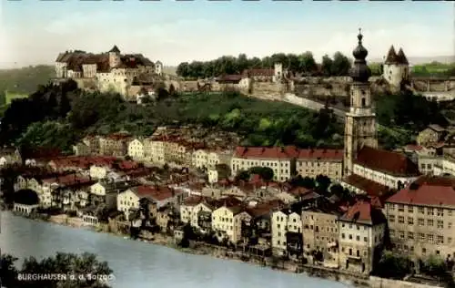 Ak Burghausen im Kreis Altötting Oberbayern, Gesamtansicht an der Salzach