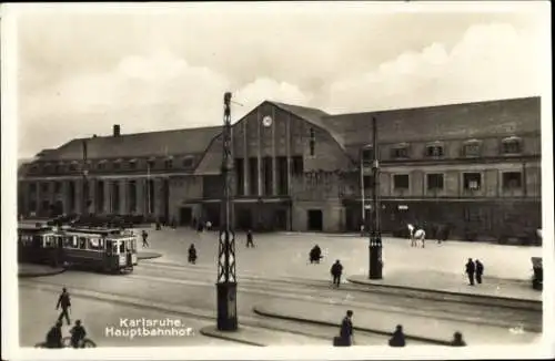 Ak Karlsruhe in Baden Württemberg, Blick auf den Hauptbahnhof, Straßenbahn