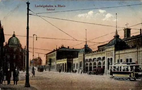 Ak Ludwigshafen am Rhein, Partie am Bahnhof, Straßenbahn