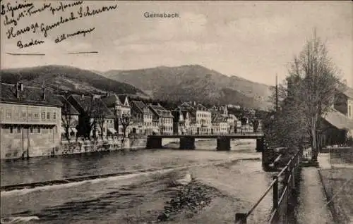 Ak Gernsbach, Fluss, Brücke, Ufer, Partie im Ort, Baum