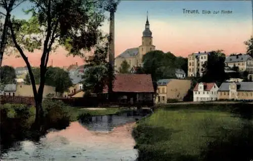 Ak Treuen im Vogtland Sachsen, Blick auf den Ort und zur Kirche, Fluss