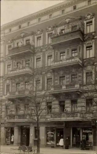 Foto Ak Magdeburg an der Elbe, Haus, Balkon, Geschäfte