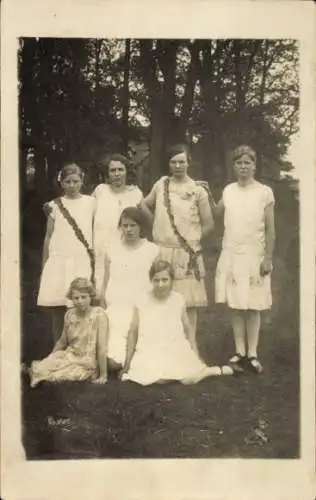 Foto Ak Burgdorf in der Region Hannover, Schützenfest 1928, Mädchengruppe