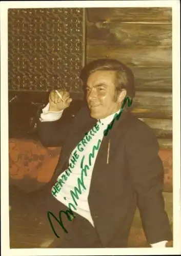 Ak Schauspieler Erik Schuman, Portrait mit Zigarette, Autogramm