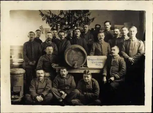 Foto Ak Soldaten in Uniformen, Weihnachten 1917, Levarde