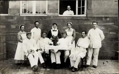 Foto Ak Sélestat Schlestadt Schlettstadt Elsass Bas Rhin, Res. Lazarett, Soldaten, Krankenschwestern