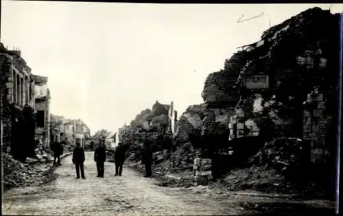 Foto Bapaume Pas de Calais, zerstörte Häuser, Trümmer, Krieg