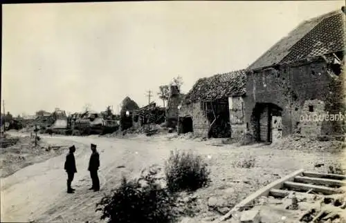 Foto Quéant Pas de Calais, Straße, Zerstörungen, Soldaten, I. WK