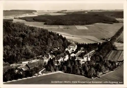 Ak Jordanbad Biberach an der Riß  Oberschwaben Württemberg, Kneippsche Kuranstalt, Fliegeraufnahme