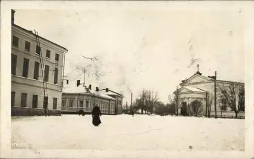 Foto Ak Finnland, Platz, Passante, Gebäude