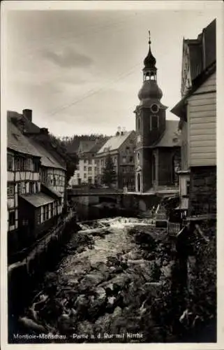 Ak Monschau i.d. Eifel, Partie an der Ruhr mit Kirche und Brücke