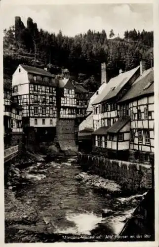 Ak Monschau Montjoie in der Eifel, Alte Fachwerkhäuser an der Rur