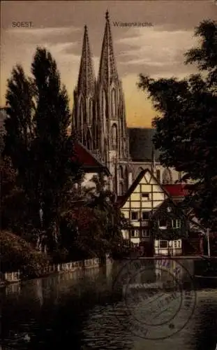 Ak Soest Nordrhein Westfalen, Wiesenkirche, Wasser, Fachwerkhäuser