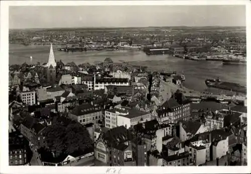 Ak Kiel Schleswig Holstein, Blick vom Rathausturm auf Ostufer und Deutsche Werke, Kirchturm